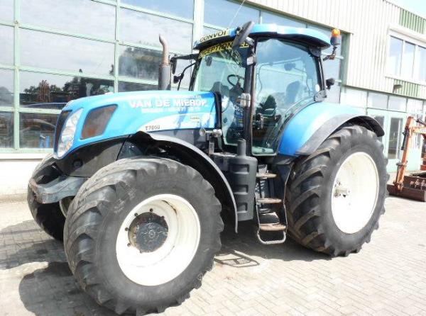 New Holland T 7050