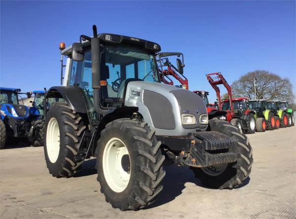 Valtra N82 TRACTOR (ST3272)