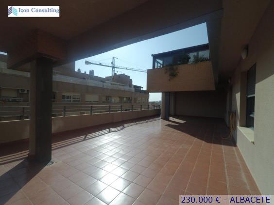 Piso en venta de 4 habitaciones en  Albacete Capital