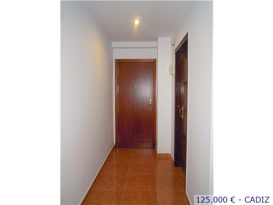 Se vende piso de 3 habitaciones en  Cádiz Capital