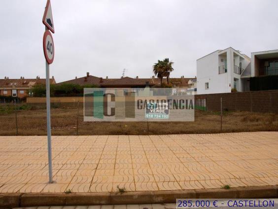 Se vende solar de 800 metros en Castellón de la Plana / Castelló de la Plana