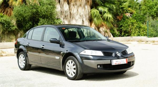 Renault megane 5 puertas Gasolina del año 2006
