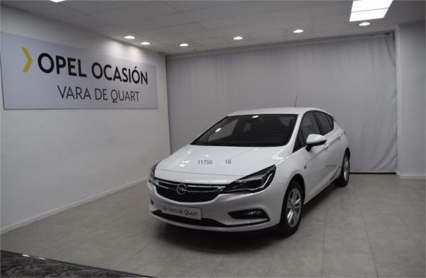 Opel astra 5 puertas Gasolina del año 2018