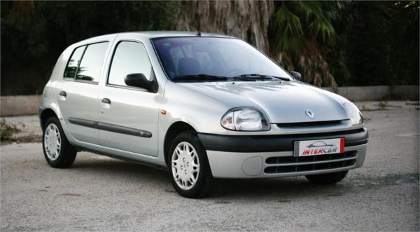 Renault clio 5 puertas Gasolina del año 1999