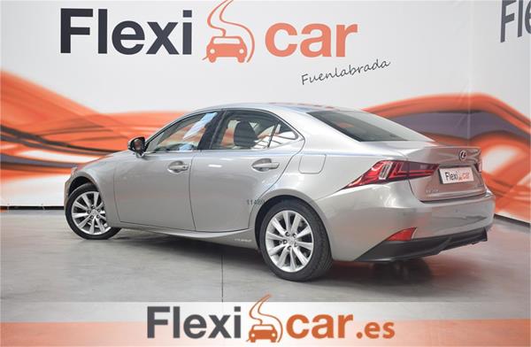 Lexus is 4 puertas Automático Eléctrico / Híbrido del año 2015