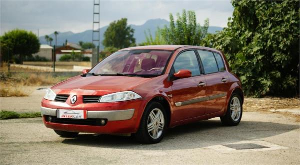 Renault megane 5 puertas Diesel del año 2004