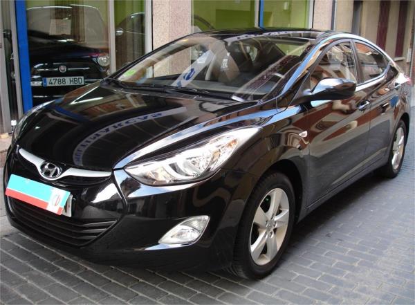 Hyundai elantra 4 puertas Gasolina del año 2012