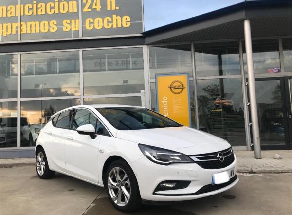Opel astra 5 puertas Gasolina del año 2017