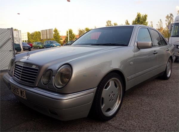 Mercedes benz clase e 4 puertas Automático Diesel del año 1999